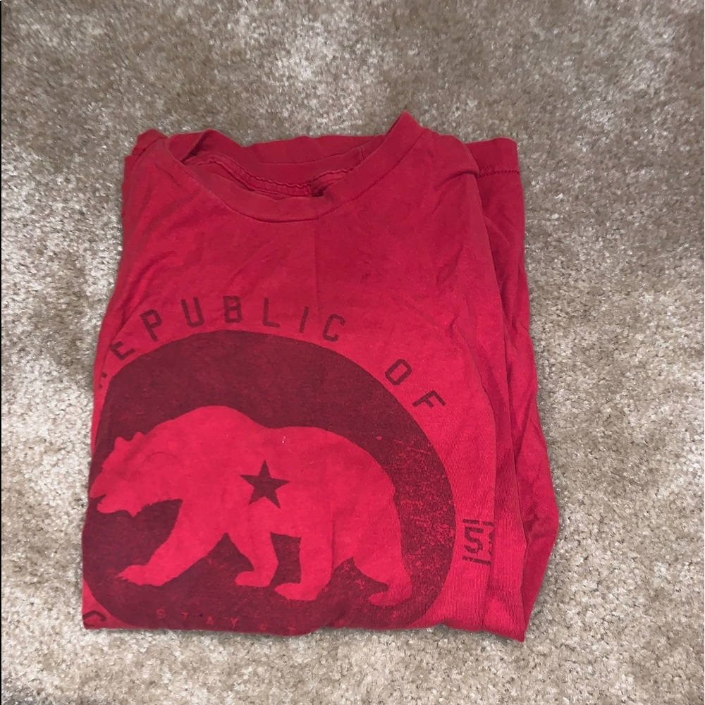red tee.